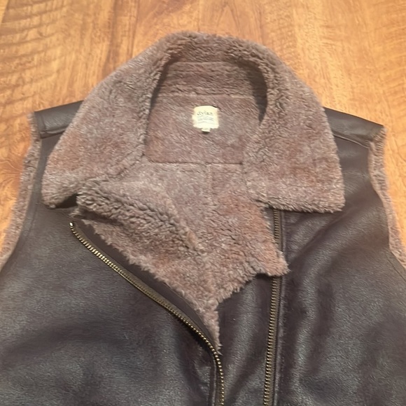 Dylan Woman’s Vest Size XL - Picture 2 of 6